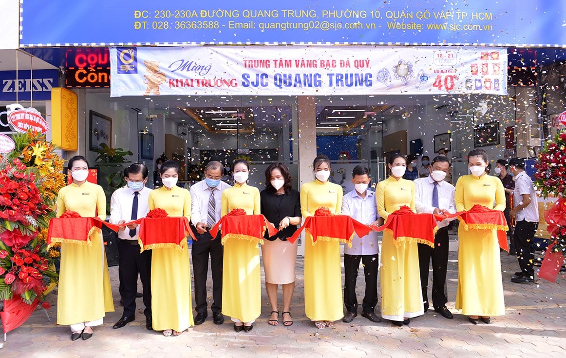 Khai trương trung tâm vàng bạc đá quý SJC quang trung